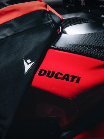 ducati-macron-capsule-collection-activewear-padel-bologna
