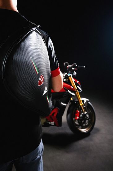 ducati-macron-capsule-collection-activewear-padel-bologna